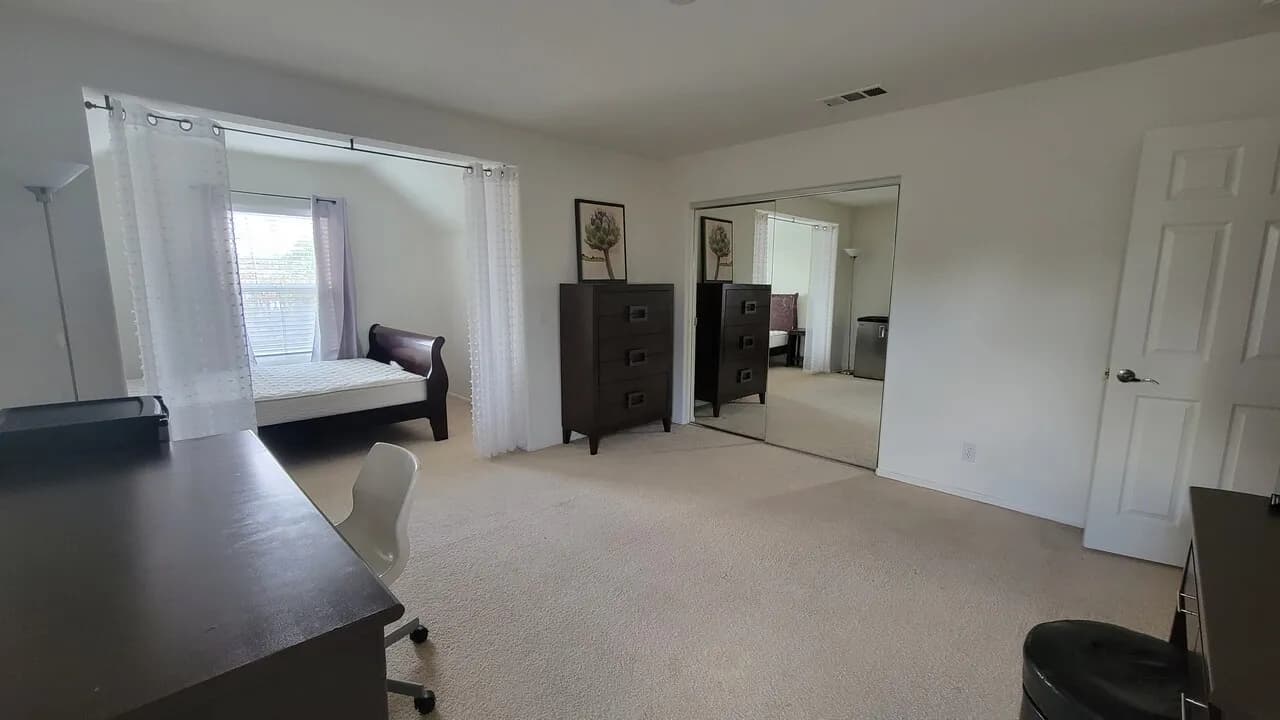 편하게 밥 해먹을 수 있는 집(여자만)
					룸메이트
					부에나팍's preview 0