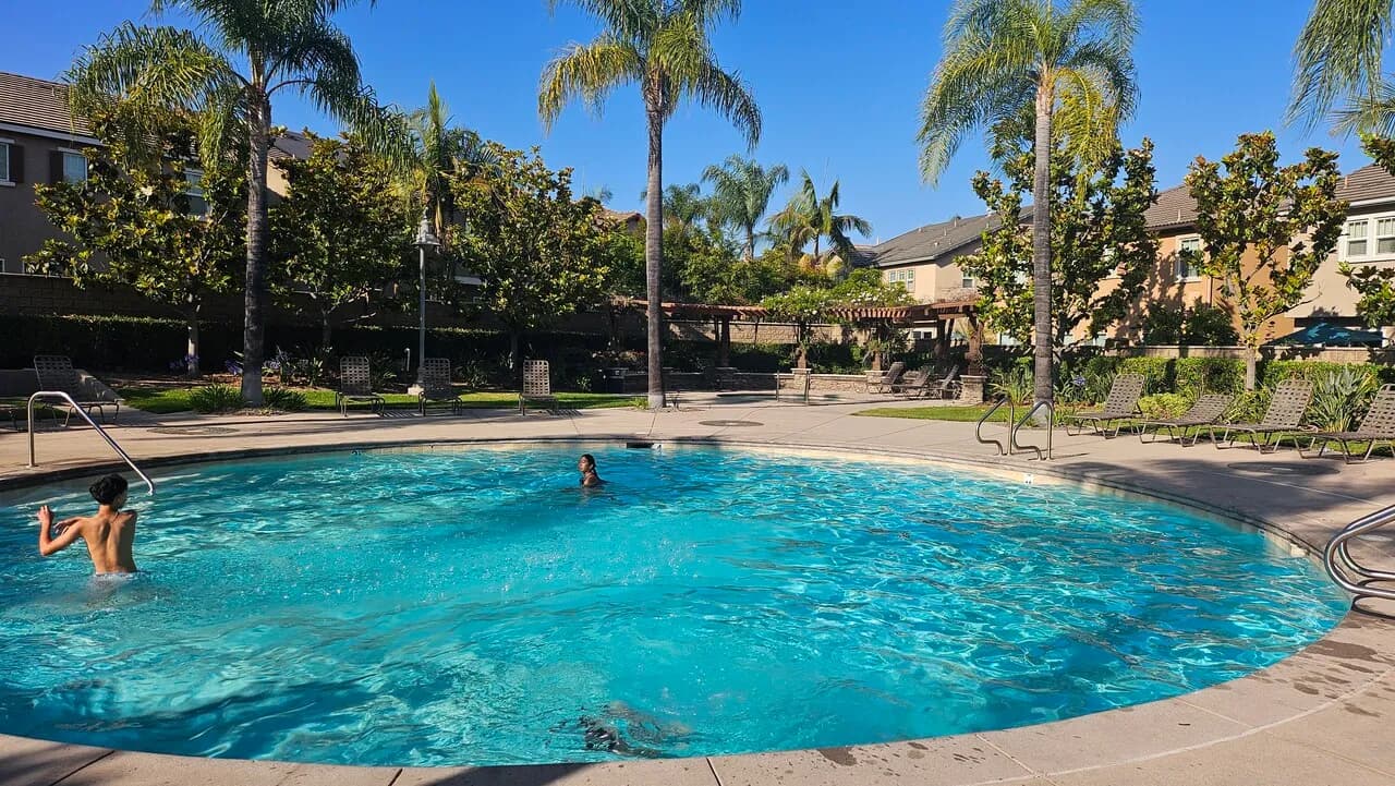 편하게 밥 해먹을 수 있는 집(여자만)
					룸메이트
					부에나팍's preview 2