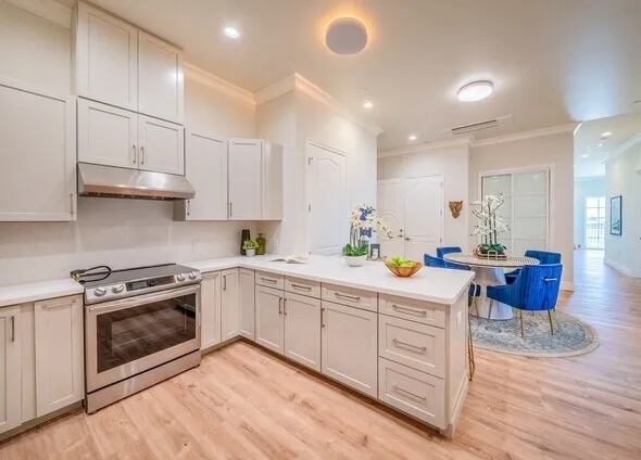 한인타운 고급 콘도
						2021년신축, 방3 화3,약1800 sf, 각방 천정 매립형 냉난방 시스템, 탁트인 발코니 뷰
						콘도  Los Angeles CA's preview 0