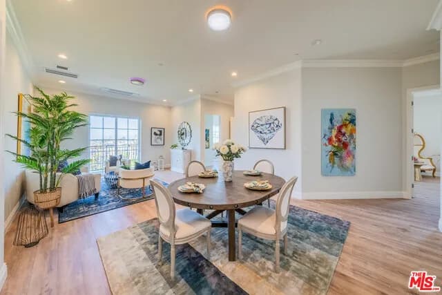 한인타운 고급 콘도
						2021년신축, 방3 화3,약1800 sf, 각방 천정 매립형 냉난방 시스템, 탁트인 발코니 뷰
						콘도  Los Angeles CA's preview 1