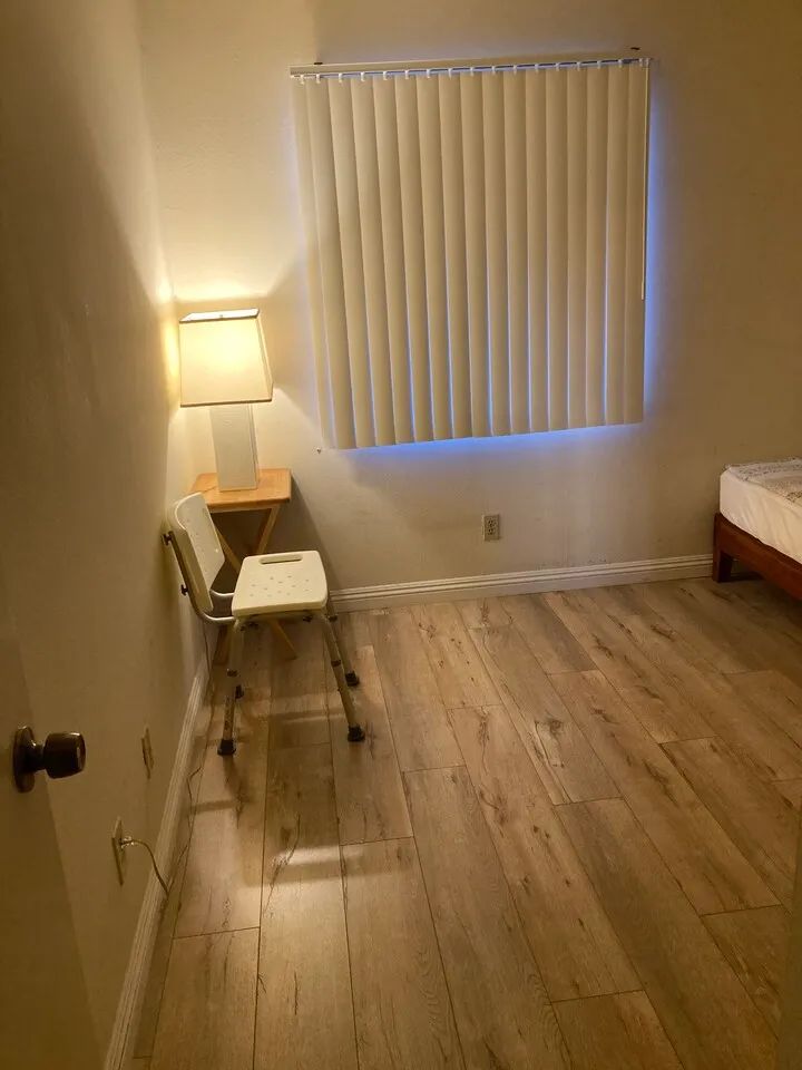 코리아타운 여자 룸메이트
					룸메이트
					Los Angeles's preview 2