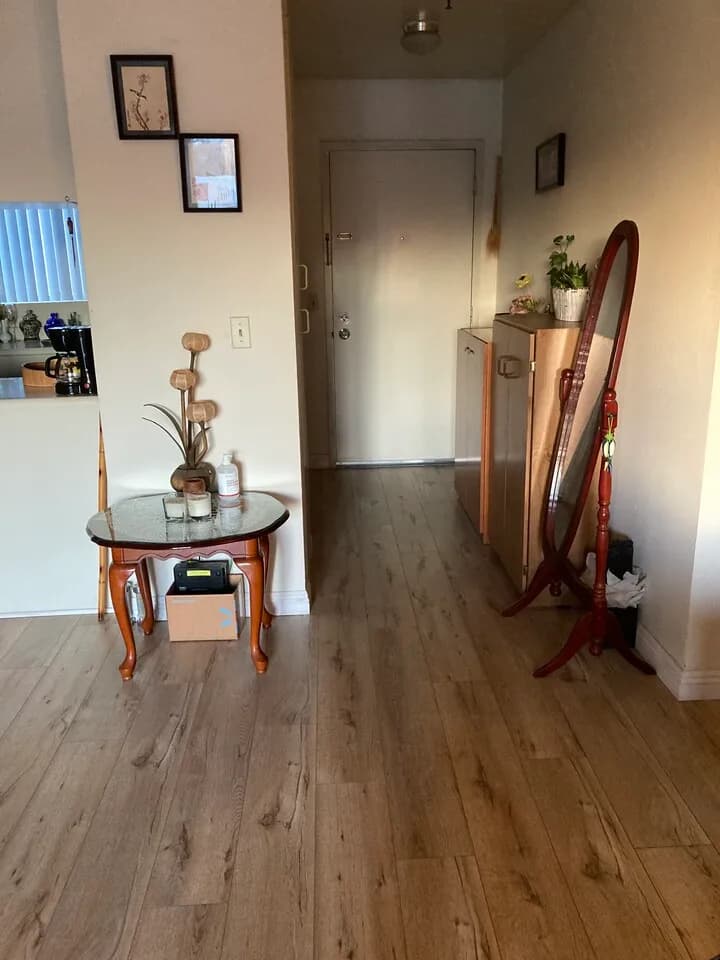 코리아타운 여자 룸메이트
					룸메이트
					Los Angeles's preview 1