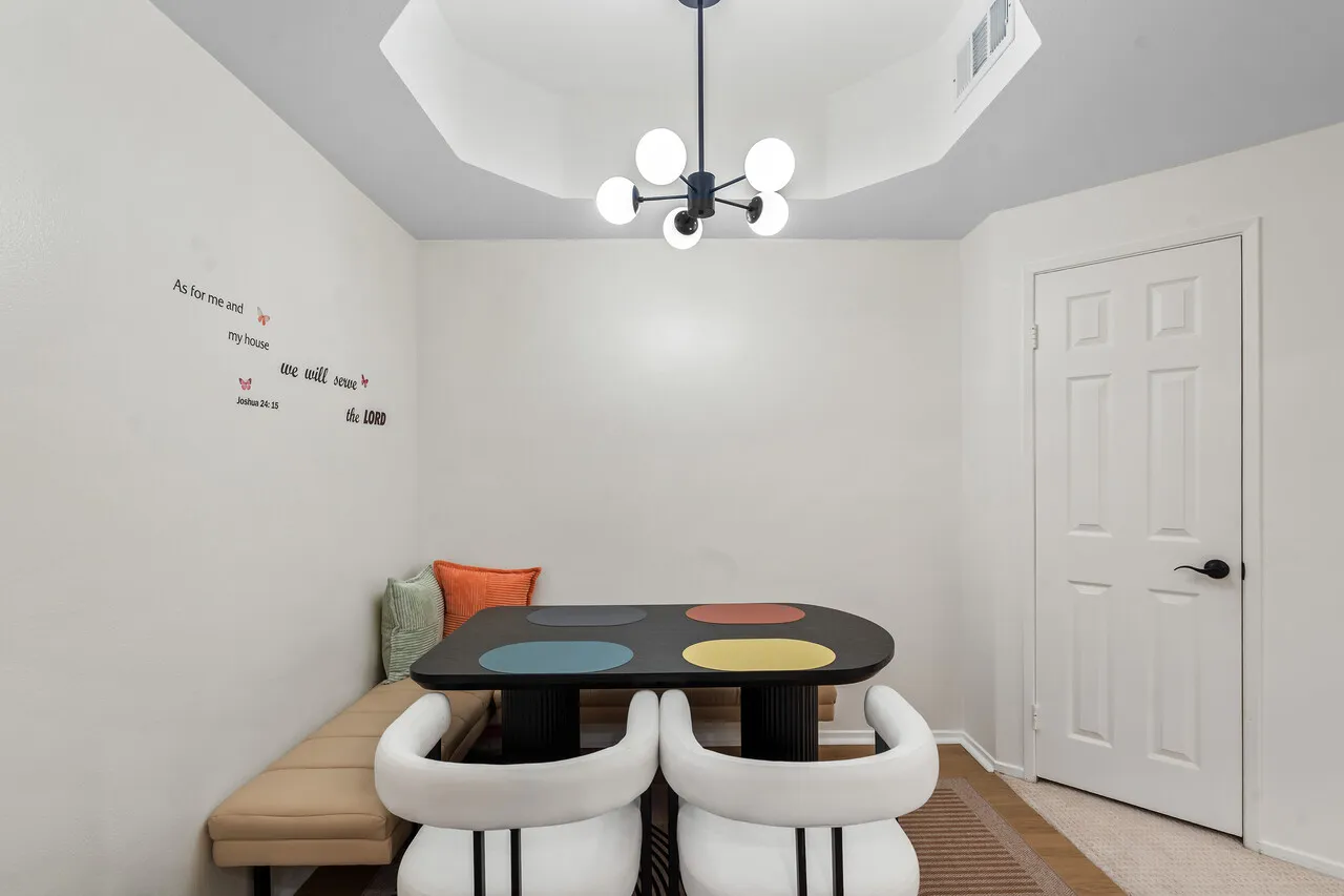 행콕팍 인근 콘도
						방1 화장실1, 리모델된 부엌&화장실, 발코니, 시큐리티, 게스트 파킹, 부대시설
						콘도  Los Angeles CA's preview 1