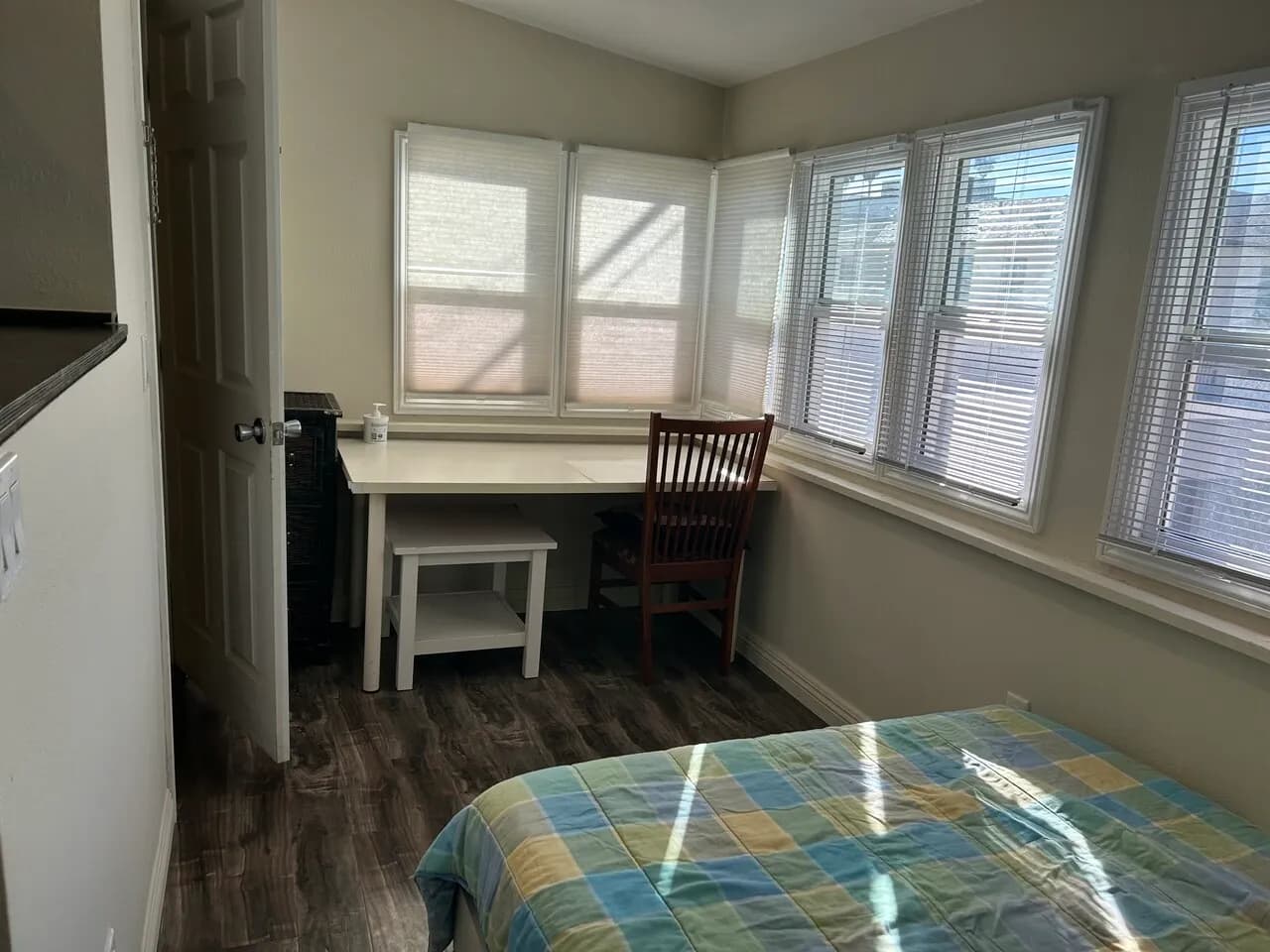 개인 샤워실 갖춘  하우스 2층 - 한타 
					룸메이트
					Los Angeles's preview 1