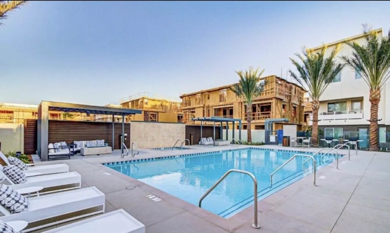 Anaheim 1BR Rent- $1300-5 Fwy & Katella-FemaleOnly
					룸메이트
					Anaheim's preview 3