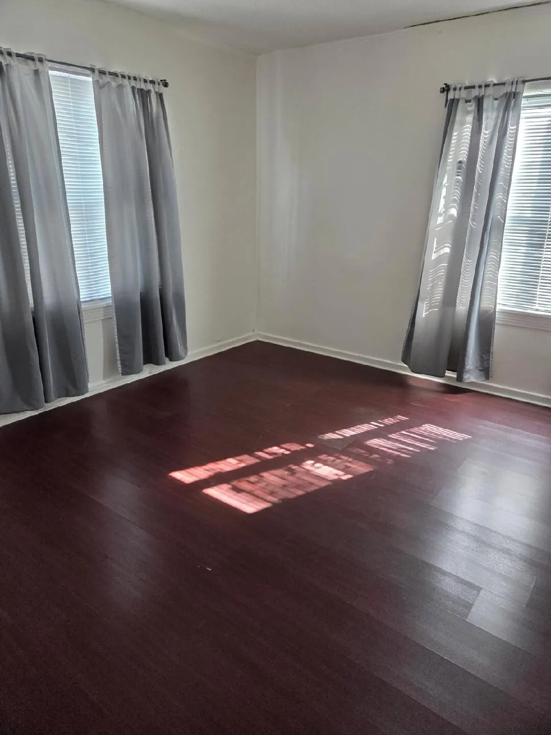 여자 룸매이트 구함
					룸메이트
					Los Angeles's preview 1