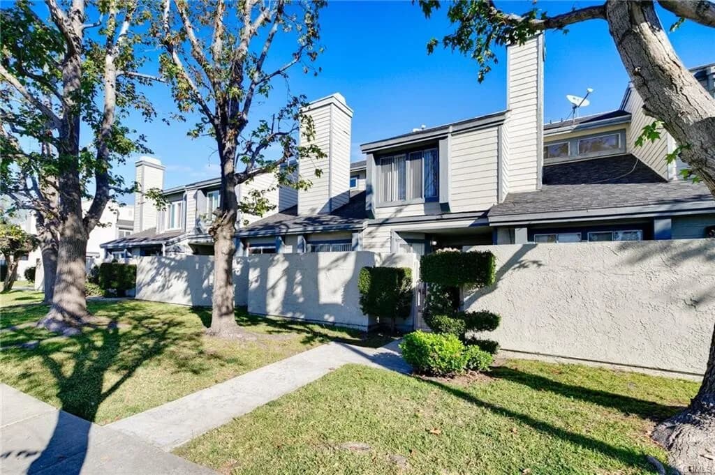 [다우니] 게이트단지 하이실링 Beautiful 리모델링 타운홈
						1586 SQFT, 페리오, DTLA 15 mi
						타운하우스  Downey CA's preview 0