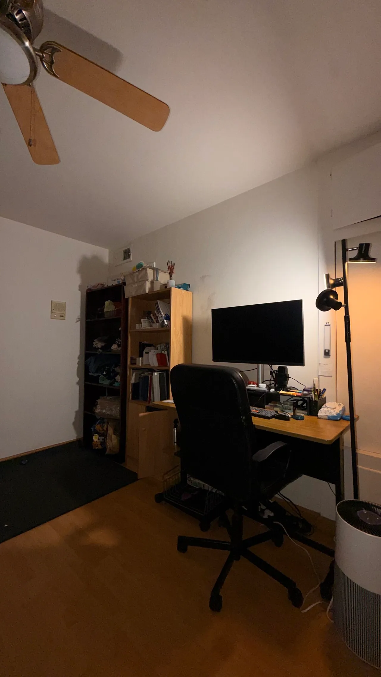 다우니 방 포 렌트 / Downey Room for Rent
					룸메이트
					Downey's preview 1