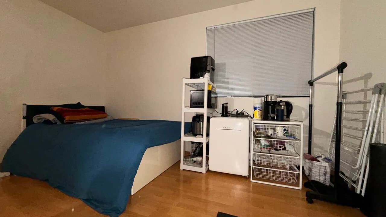 다우니 방 포 렌트 / Downey Room for Rent
					룸메이트
					Downey's preview 2