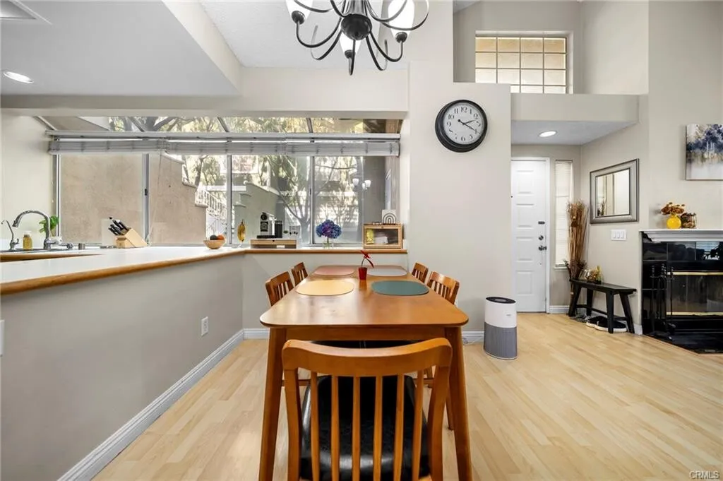 [라미라다] Hillsborough 3.5%다운 가능한 방3개 타운홈
						1층에 방, 하이실링, 2 car attached, 코너집
						타운하우스  La Mirada CA's preview 3