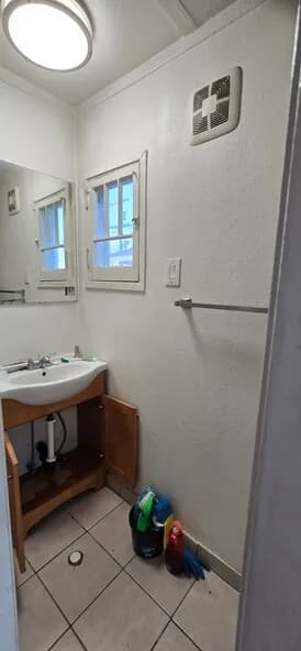 안전하고 조용한 한타 지역 (직장인)
					룸메이트
					Los Angeles's preview 2