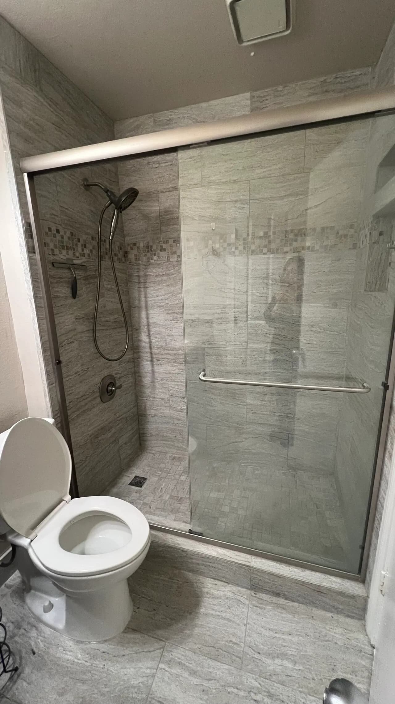 Carson에 위치한 타운하우스, private 한 마스터 베드룸 렌트합니다
					룸메이트
					Carson's preview 1