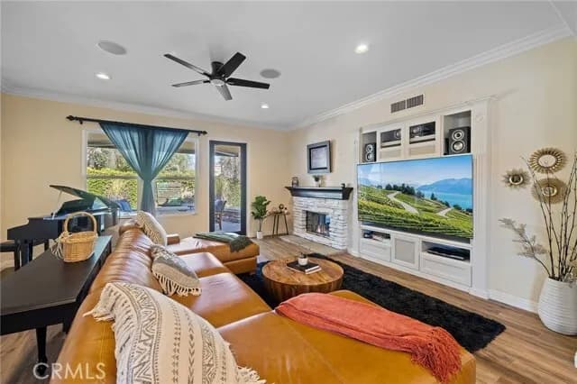 풀러튼 단층 풀하우스 – 완전 리노베이션 & 대형 랏
						주택  Fullerton CA's preview 1