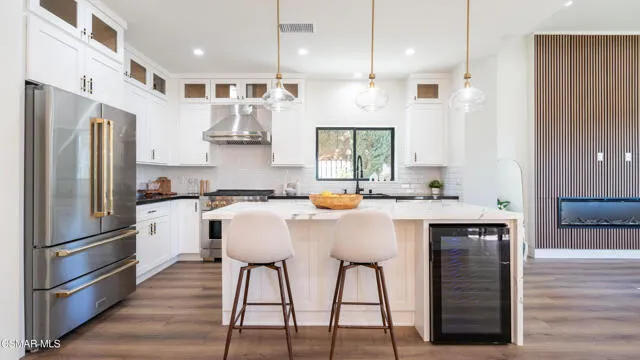 라크라센타 하우스
						방4 화장실4, 건평 약 3000 sf, 랏 약 5900 sf
						주택  La Crescenta CA's preview 0