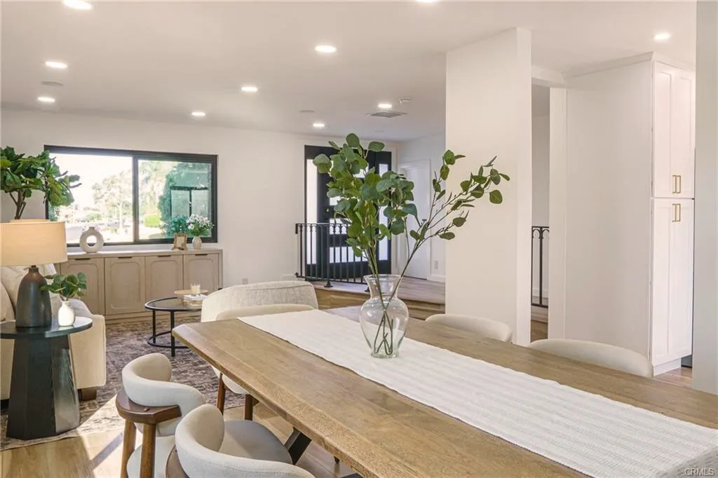 세리토스 아름다운 2층 주택 
						4 bed 3 bath 2462 SQ 2층 주택
						주택  Cerritos CA's preview 1