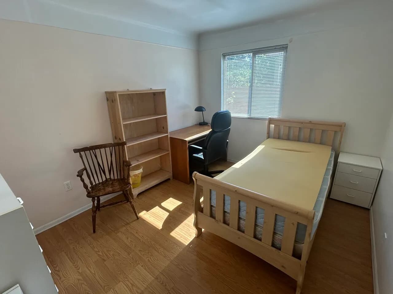 UCLA/SMC 근처 private room
					룸메이트
					West Los Angeles's preview 0