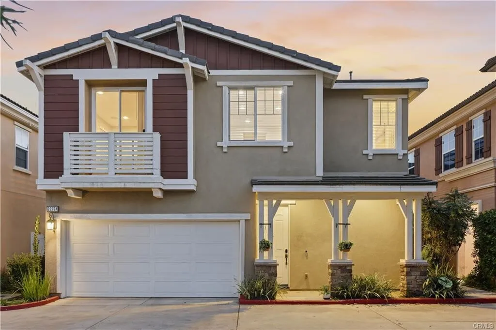 [토랜스] 2015년생 Beautiful 리모델링 넓은 타운홈
						1650 SQFT, 넓은 페리오, 2층 보너스룸, 저렴한 관리비
						타운하우스  Torrance CA's preview 0