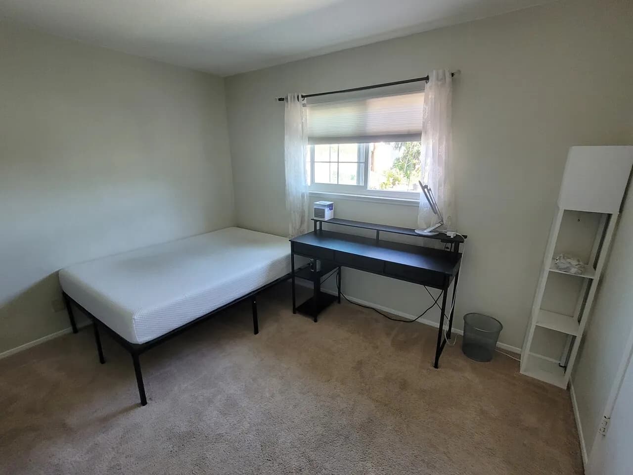 Private Bedroom in Cerritos
					룸메이트
					Cerritos's preview 0