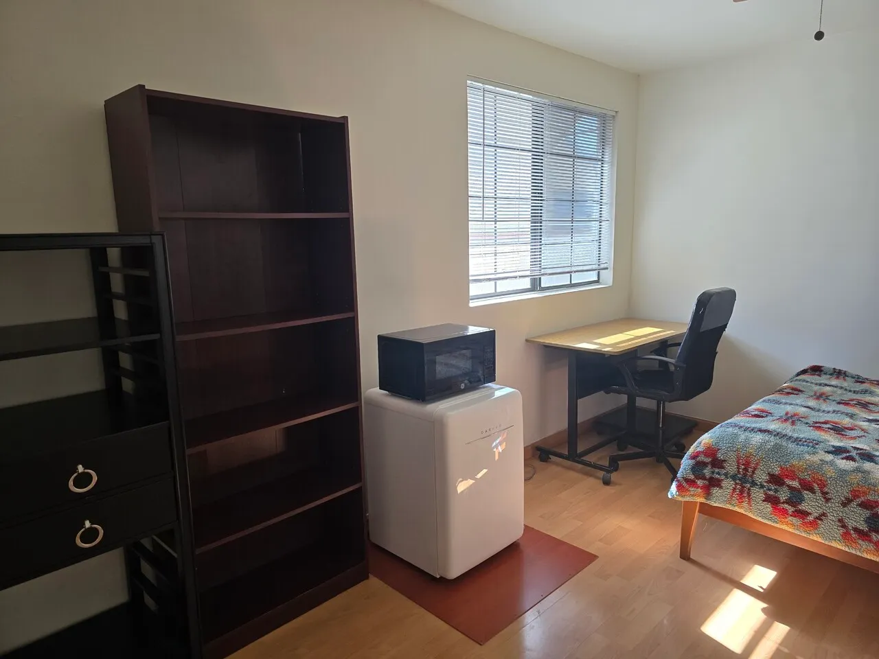 다우니 방 포 렌트 / Downey Room for Rent
					룸메이트
					Downey's preview 2