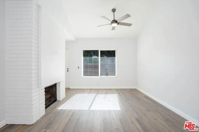 [플러튼] 최고학군 인기많은 Amberwood 리모델링 방3개 타운홈
						Amerige인근, 2car attached그라지, 넓은 페리오
						타운하우스  Fullerton CA's preview 2