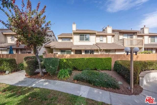 [플러튼] 최고학군 인기많은 Amberwood 리모델링 방3개 타운홈
						Amerige인근, 2car attached그라지, 넓은 페리오
						타운하우스  Fullerton CA's preview 0