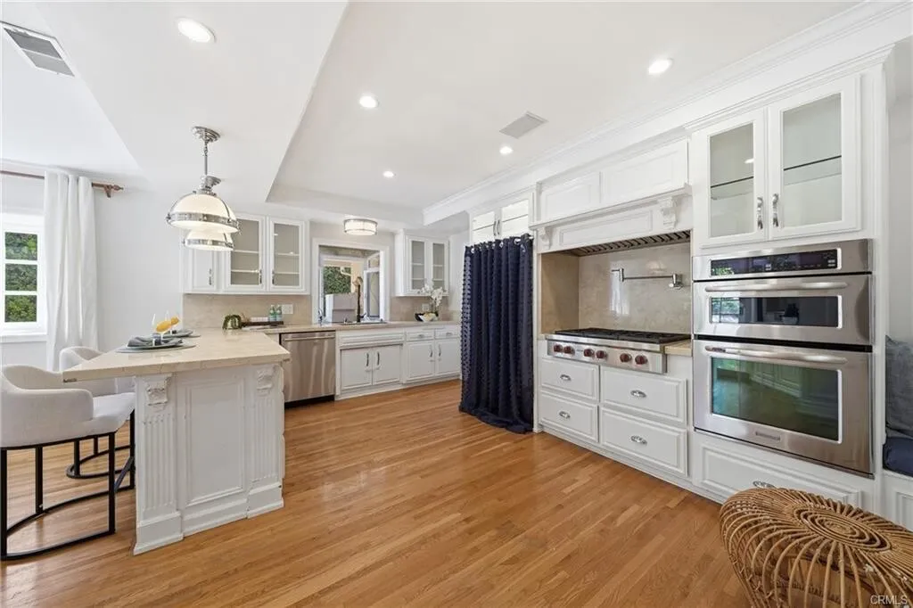 플러튼 최고지역!! 리모델링 3베드 단층 단층 단독주택!!
						최고Location!! 최고지역!! 한인마켓, 상점, 식당, 학교, 골프장 Fwy 인접!!
						주택  Fullerton CA's preview 3