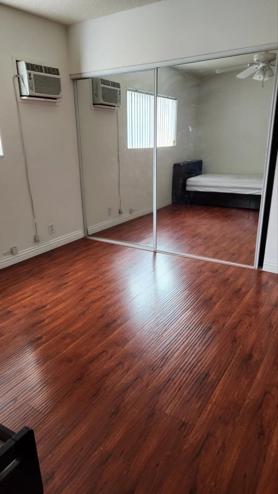 2 bed apt 에서 방 하나 렌트 (1 bed rent ), 여성분 입주 구합니다.
					룸메이트
					Los Angeles's preview 1