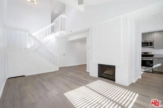 [플러튼] 최고학군 인기많은 Amberwood 리모델링 방3개 타운홈
						Amerige인근, 2car attached그라지, 넓은 페리오
						타운하우스  Fullerton CA's preview 1