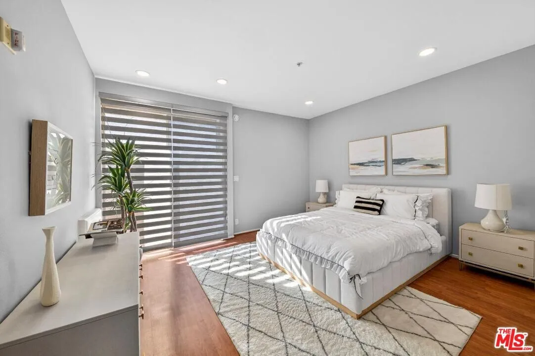 [행콕팤] 방2+화3 1,536sf 탑플로어 콘도
						3가 초등학교 명품 학군, 코너 유닛
						콘도  Los Angeles CA's preview 3