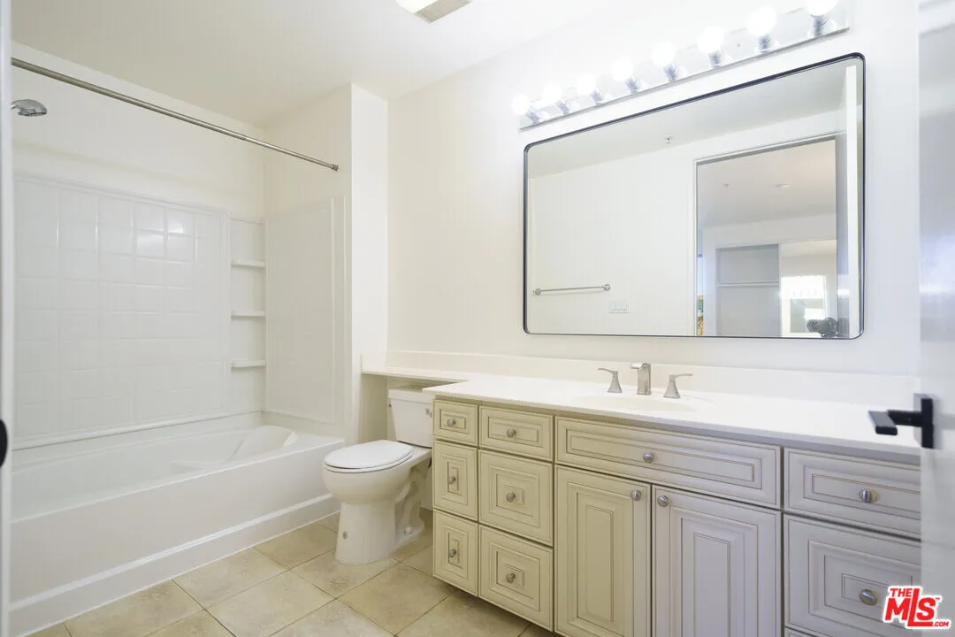 한인타운 콘도
						2005년생, 방2 화장실2, OVER 1200 sf, 마루바닥, 발코니, 편리한 위치
						콘도  Los Angeles CA's preview 3