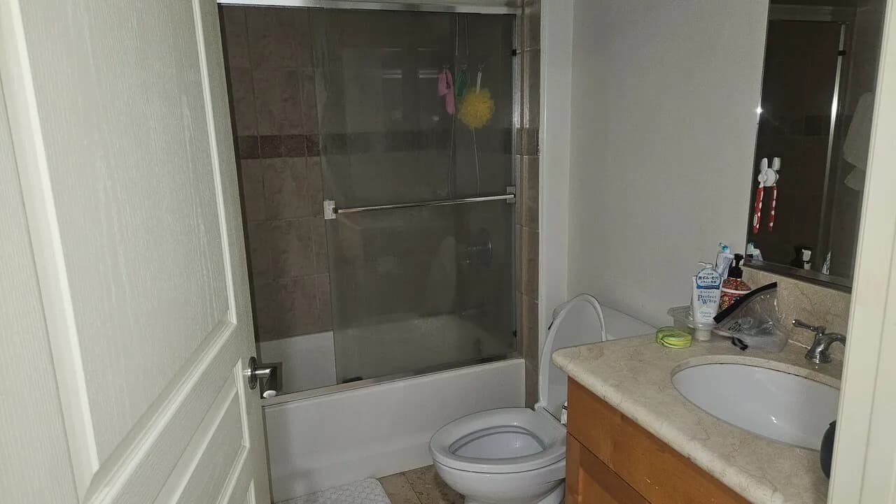 큰 방하나 렌트 여성분
					룸메이트
					한인타운  Korea Town's preview 3