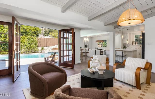 라 크라센타 하우스
						방5 화장실5, 건평 Over 3900 sf, 랏 14,000 sf
						주택  La Crescenta CA's preview 2