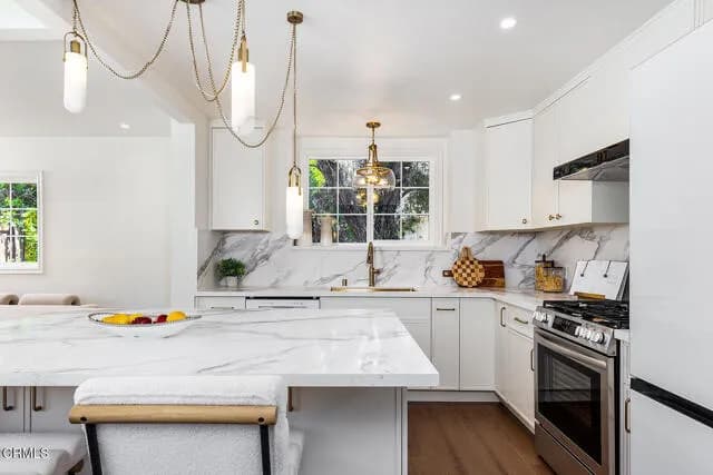 라 크라센타 하우스
						방5 화장실5, 건평 Over 3900 sf, 랏 14,000 sf
						주택  La Crescenta CA's preview 0