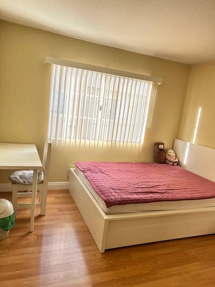 룸렌트 (토랜스)
					룸메이트
					Torrance's preview 0