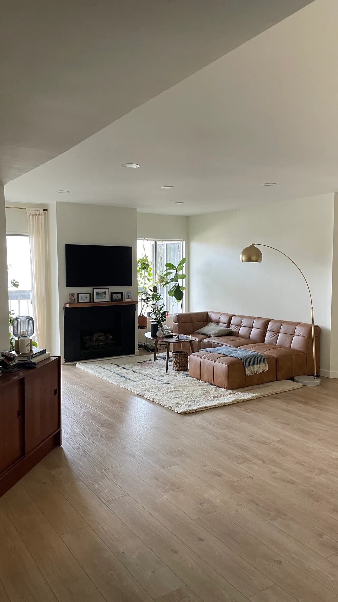 Master Bedroom w/ Private Bath - Female only
					룸메이트
					Glendale's preview 1