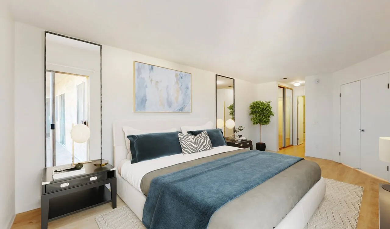 Master Bedroom w/ Private Bath - Female only
					룸메이트
					Glendale's preview 2