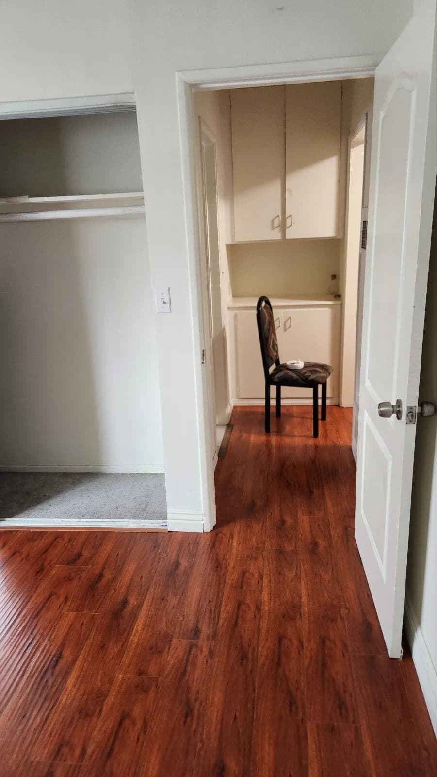 2 bed apt 에서 방 하나 렌트 (1 bed rent ), 여성분 입주 구합니다.
					룸메이트
					Los Angeles's preview 3