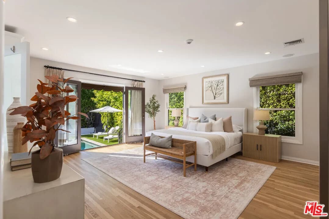 라치몬트 하우스
						방4 화장실4, 건평 약 2300 sf, 랏 약 7700 sf
						주택  Los Angeles CA's preview 3