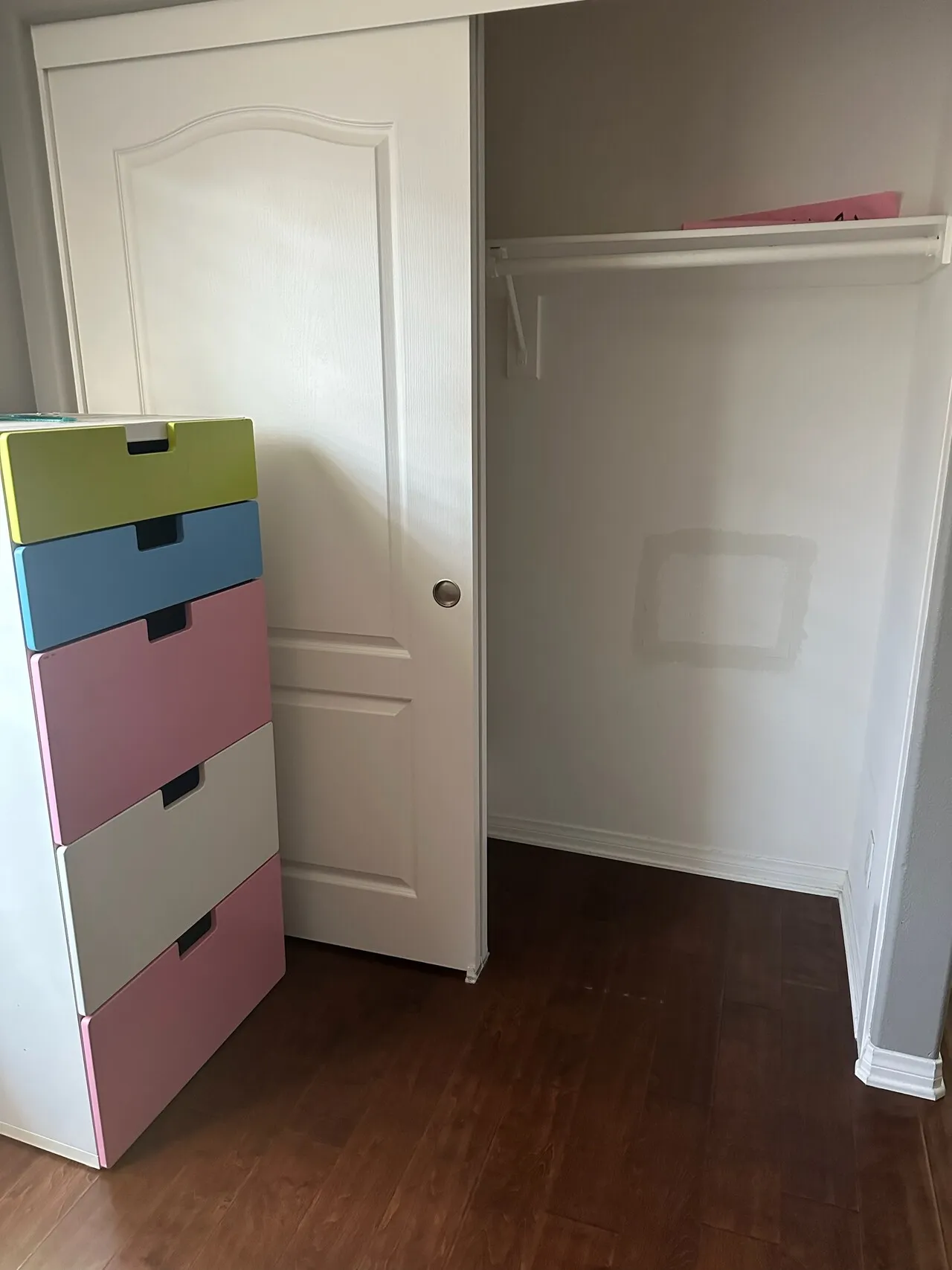 게이트단지내 룸랜트, 하숙
					룸메이트
					OC's preview 2