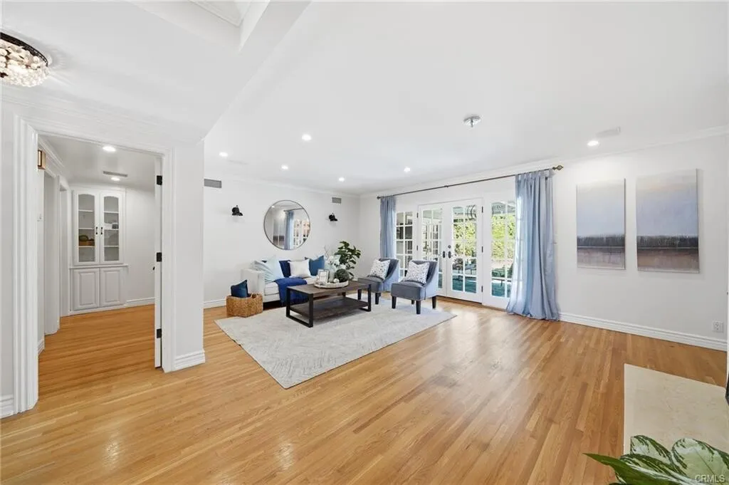 플러튼 최고지역!! 리모델링 3베드 단층 단층 단독주택!!
						최고Location!! 최고지역!! 한인마켓, 상점, 식당, 학교, 골프장 Fwy 인접!!
						주택  Fullerton CA's preview 1