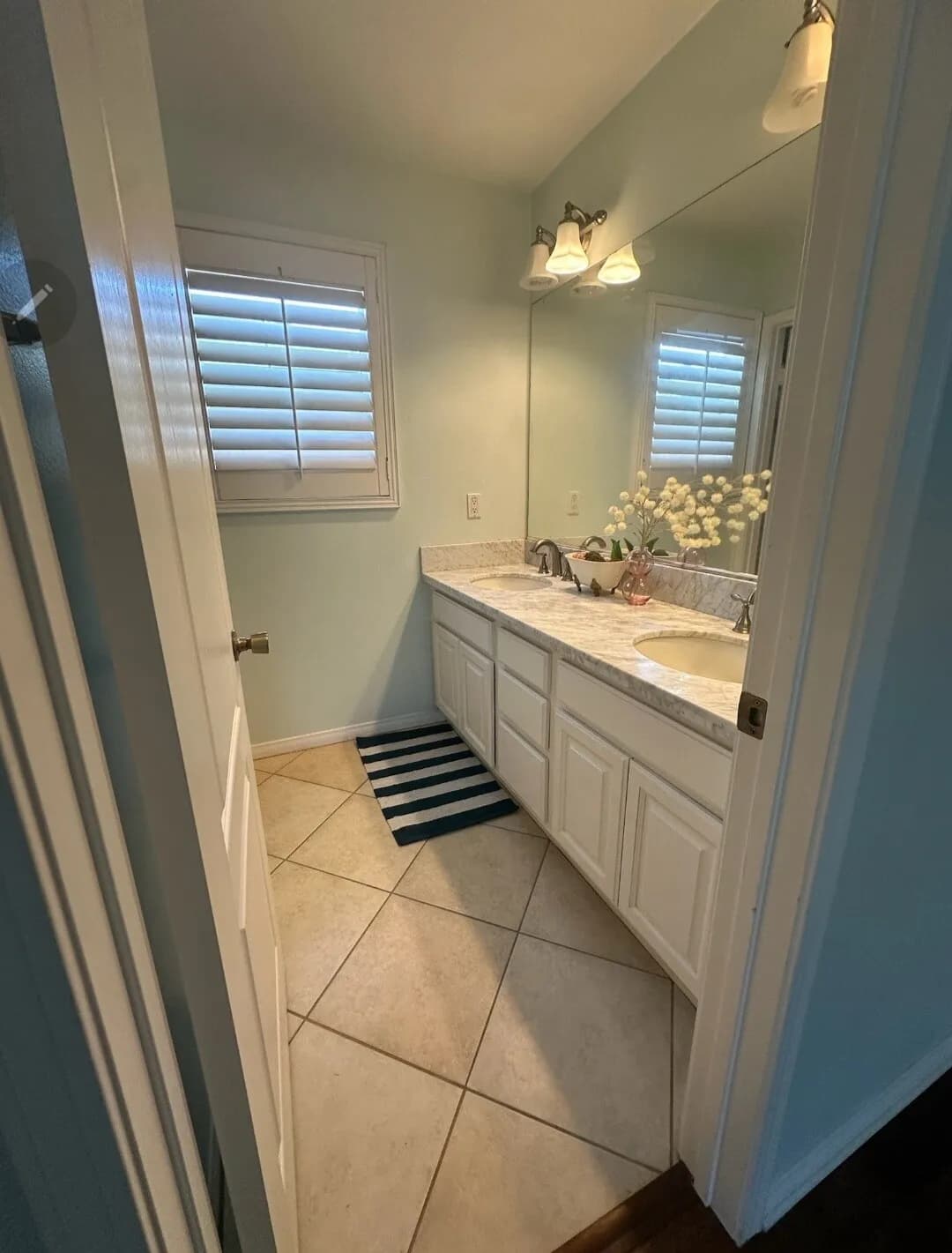 게이트단지내 룸랜트, 하숙
					룸메이트
					OC's preview 1