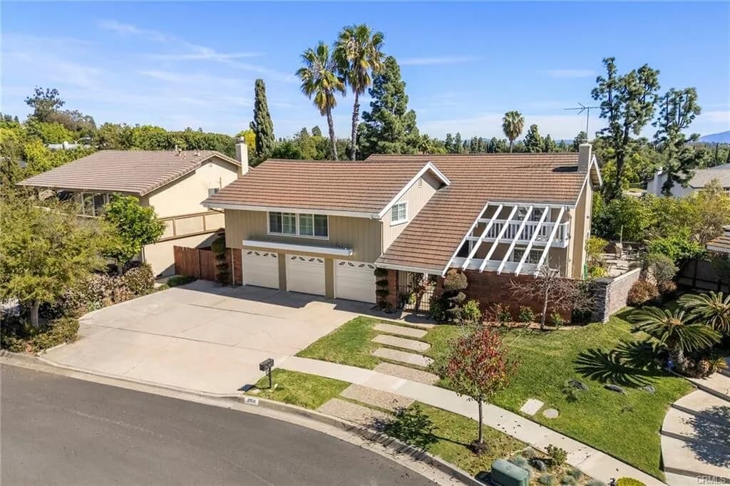 [플러튼] 한인들이 선호하는 써니힐지역 Beautiful 리모델링 넓은 하우스
						3377 SQFT, 3 car 그라지, 1층에 방, 최고학군 지역
						주택  Fullerton CA's preview 0