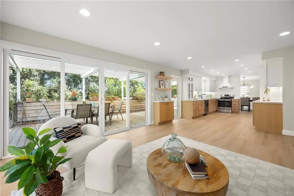 [플러튼] 한인들이 선호하는 써니힐지역 Beautiful 리모델링 넓은 하우스
						3377 SQFT, 3 car 그라지, 1층에 방, 최고학군 지역
						주택  Fullerton CA's preview 1