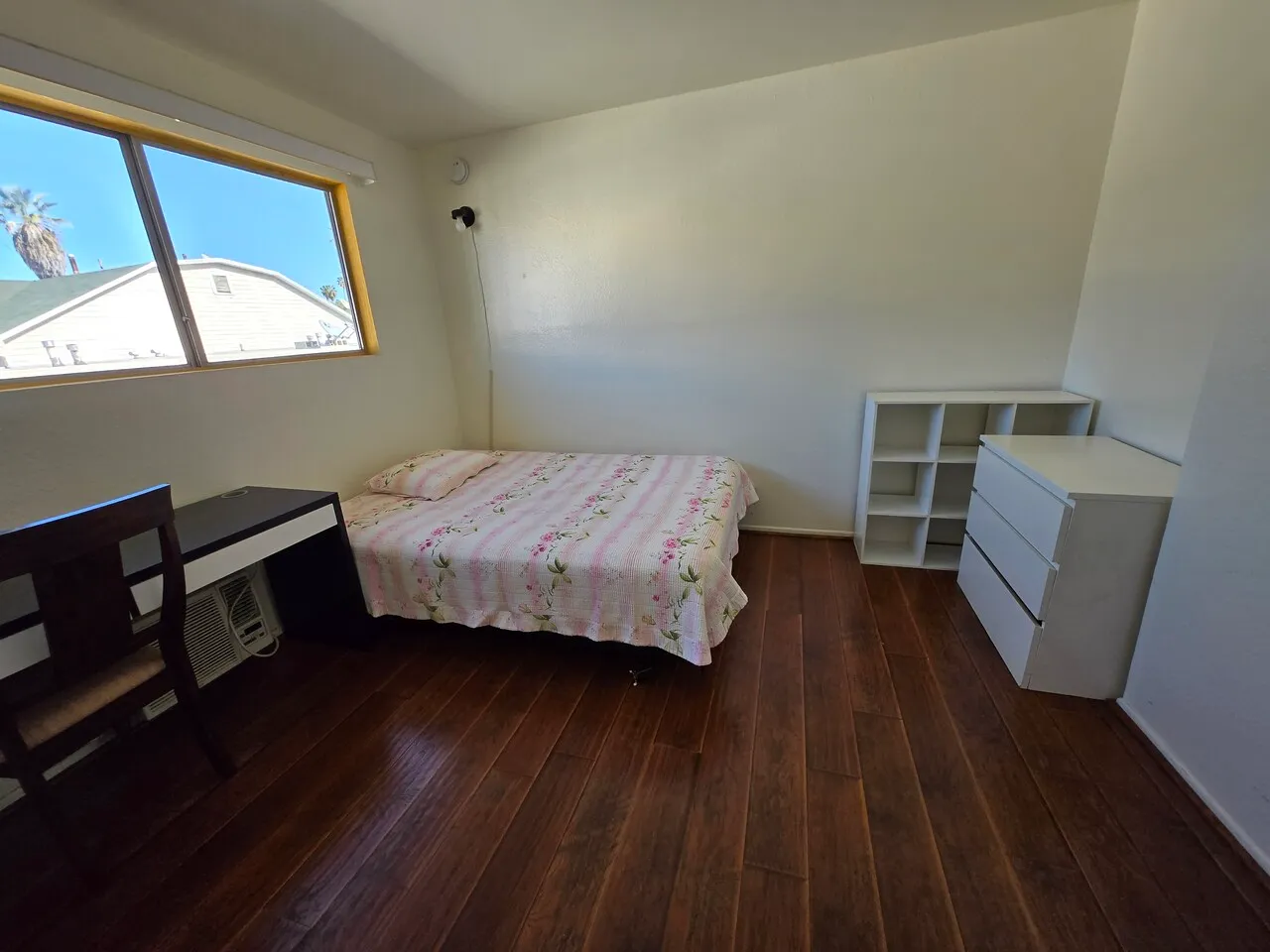2bed 1beth 방 1개 렌트
					룸메이트
					Los Angeles