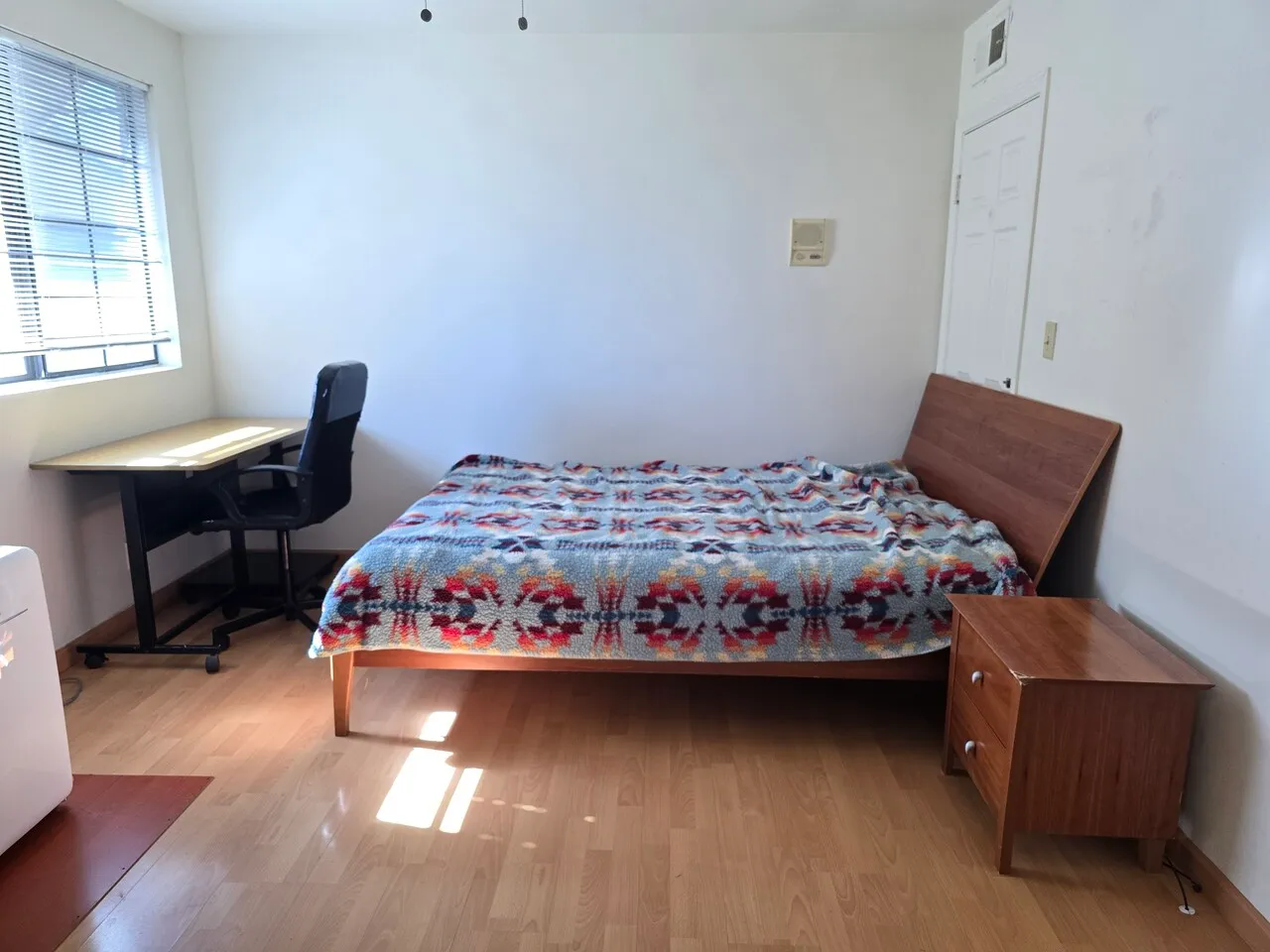 다우니 방 포 렌트 / Downey Room for Rent
					룸메이트
					Downey's preview 3