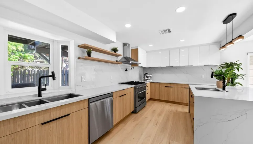 [오픈하우스] Fullerton 풀 리모델 풀 하우스
						$250K 이상 투자된 완벽 리노베이션
						주택  Fullerton CA's preview 2