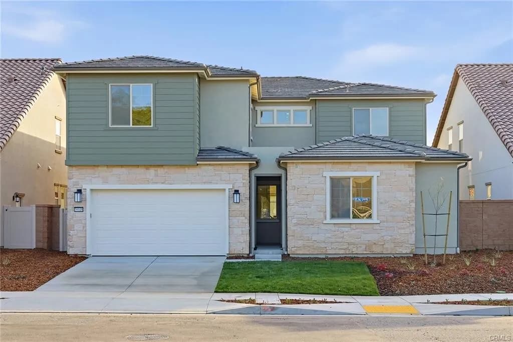 2025년생!! Whittier!! 3,704 SqFt 4베드 단독주택 ADU!!
						매우 밝고, 높은천장, quartz 카운터탑 부엌, 2중창문, 벽난로, recessed lighting, 마루바닥, 뒷마당.
						주택  Whittier CA