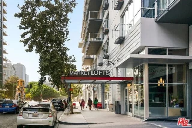 $499,999 LA 다운타운 페리오 있는 콘도!!대박!! 2006년생 넓은
						걸어서 컨벤션, 노키아, 스테이플 센터, 유명식당, Metro, 백화점, 마켓, 앞으로 더 발전 최고 지역!!
						콘도  Los Angeles CA