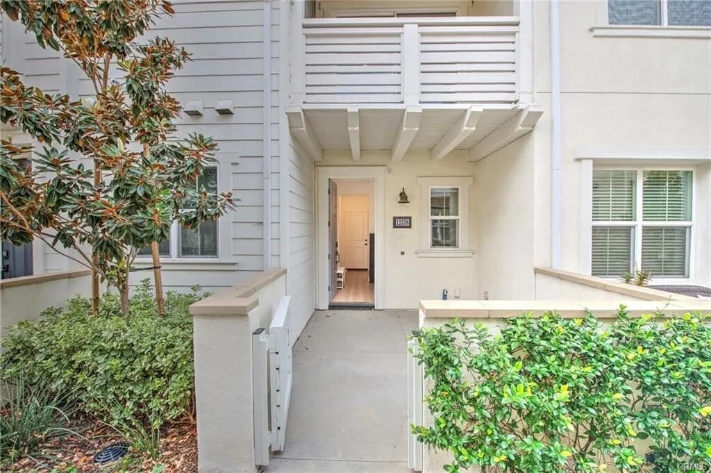 [위티어] 2021년생 Groves 리조트단지 업그레이드 2층타운홈
						Paid Solar, 2 master bedroom
						타운하우스  Whittier CA's preview 1