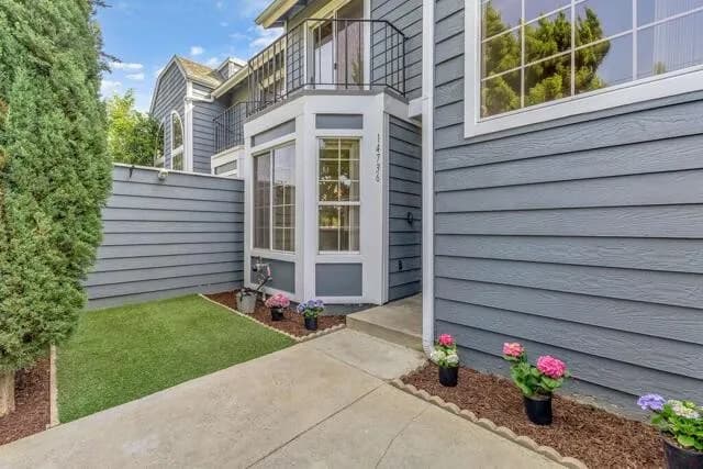 [Norwalk] 게이트단지 리모델링 타운홈
						하이실링, 넓은 페리오, 2 car attached 그라지
						타운하우스  Norwalk CA's preview 1